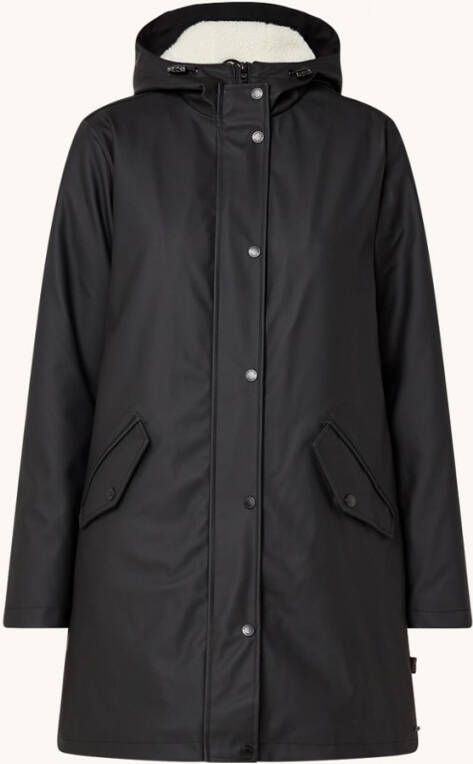 America Today Janice regenjas met teddy voering