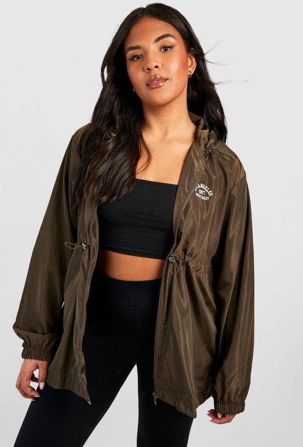 boohoo Plus Windbreaker Met Print En Capuchon, Khaki