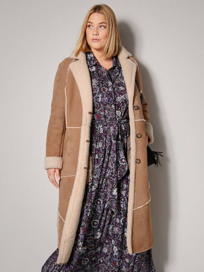 Sara Lindholm Jas met zachte lamsvacht aan de binnenkant Karamel