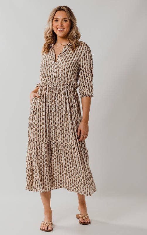 Geisha maxi jurk met all over print en volant gebroken wit/zand/zwart