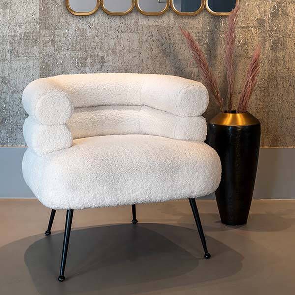 Fauteuil Amelia wit nep schapenvacht met zwarte poten Richmond interiors